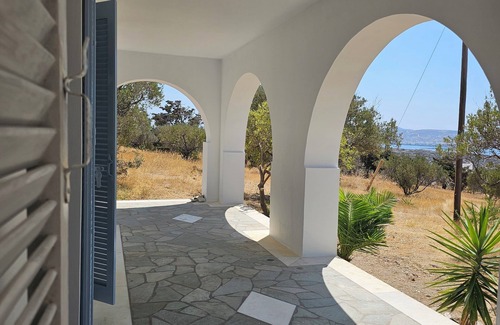 Nea Cryssi Akti Cottage | Blue & White View-White Villa