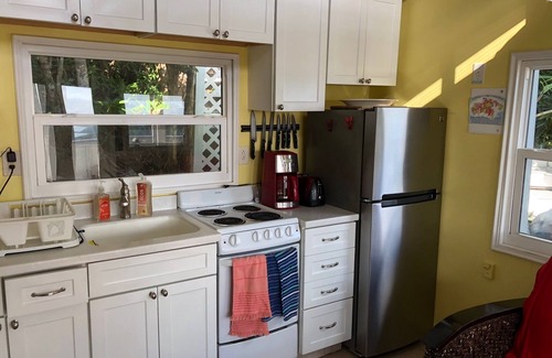 Estate Carolina Cottage | Blue Wrasse - Cute Little Cottage with Gorgeous Deck Views
