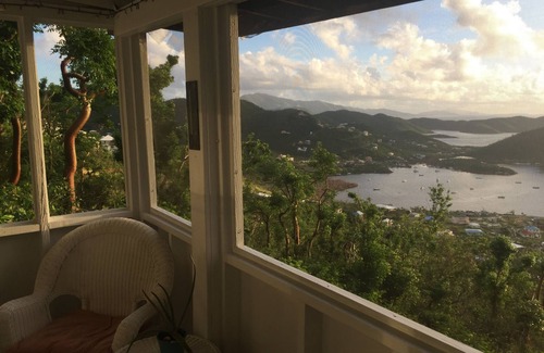 Estate Carolina Cottage | Blue Wrasse - Cute Little Cottage with Gorgeous Deck Views