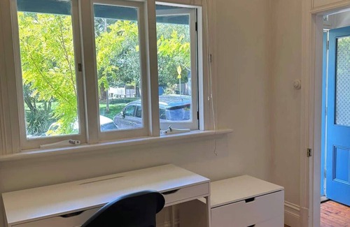Annandale House | Blue Wren - Pet Friendly 3BR House with parking