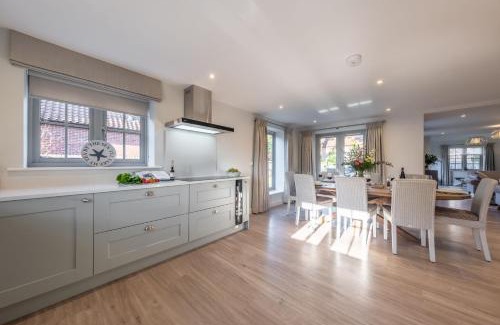 Thornham House | Bluebell Cottage 4