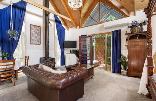 Gembrook Ski Chalet | Bluebell Cottage Gembrook - Heated Spa & Wood Fireplace
