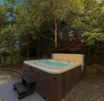 Newry House | Bluebell Cottage - with hottub