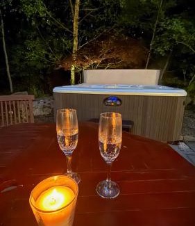 Newry House | Bluebell Cottage - with hottub