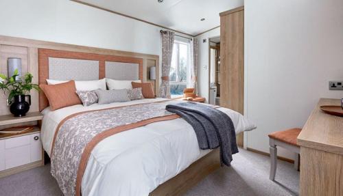 South Cerney House | Bluebell Lodge
