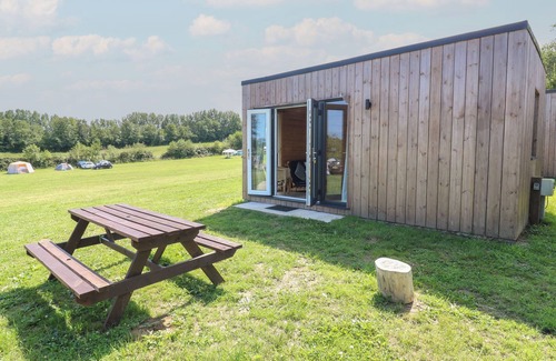 Sedlescombe Cottage | BLUEBELL LODGE, pet friendly, character holiday cottage in Hastings
