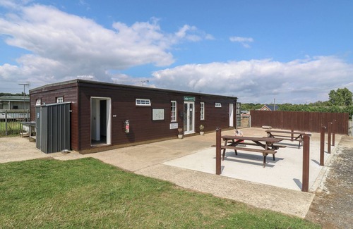 Sedlescombe Cottage | BLUEBELL LODGE, pet friendly, character holiday cottage in Hastings