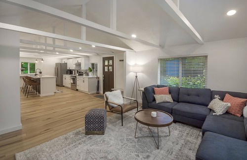 Union House | Blueberry Cabin 3bdrm near Alderbrook w/Hot Tub
