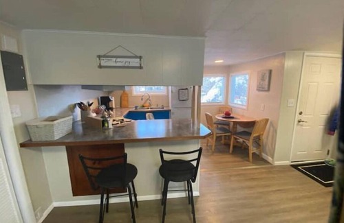 Northeast Anchorage Cottage | Blueberry Cottage - Quaint Cozy Alaskan home