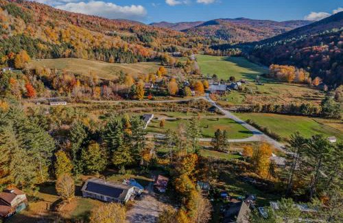 Bridgewater Corners House | Blueberry Hill Escape Pet Friendly HotTub Fire pit