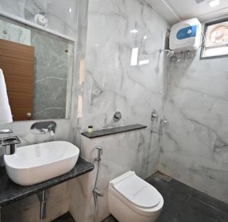 Raipur Hotel | Blueberry Inn