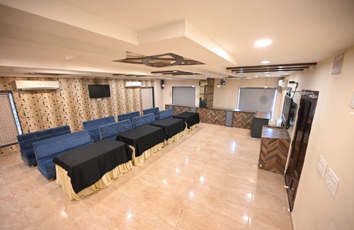 Raipur Hotel | Blueberry Inn