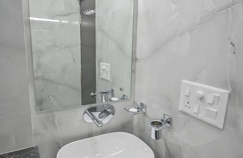 Raipur Hotel | Blueberry Inn