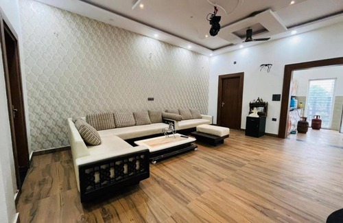 Faridabad House | Blueberry Mountain Hills