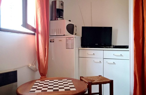 Mougins House | BLUEBERRY-simple-c. Hosts-single-9 m² + equipped-tv + wifi + pkg-floor villa Parfumsd'Azu