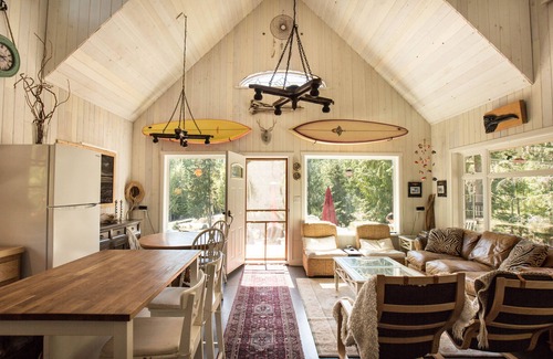 Albas Cottage | Blueberry Springs on Shuswap Lake. "Escape to Nature"