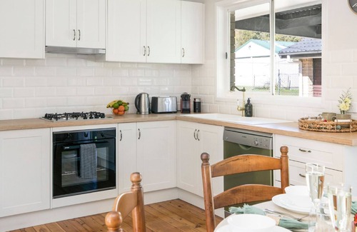 Bowral House | Bluebird Cottage – cheerful and cosy home, short distance to Bowral