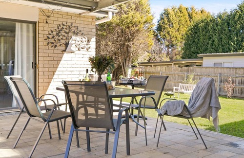 Bowral House | Bluebird Cottage – cheerful and cosy home, short distance to Bowral