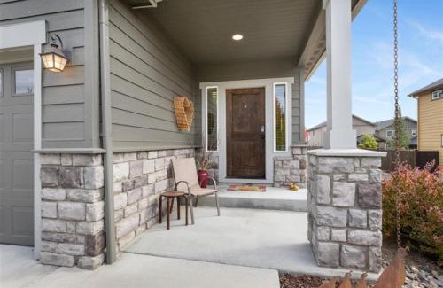 Southwest Bend House | Bluebird Day - Canyon Retreat