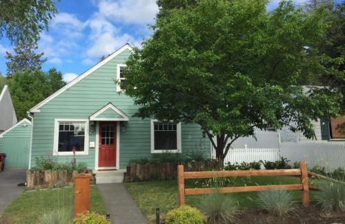 Old Bend House | Bluebird Day - Hill Street Beauty