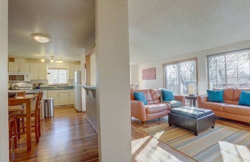River West House | Bluebird Day - Juniper Retreat
