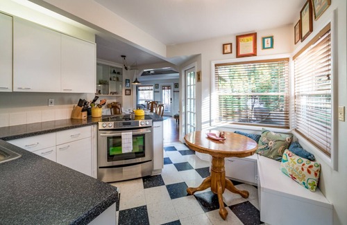 River Terrace House | Bluebird Day - Kingfisher Bungalow