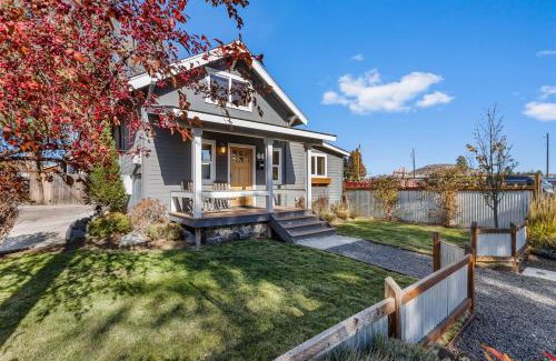 Old Bend House | Bluebird Day - Lakewood Cottage