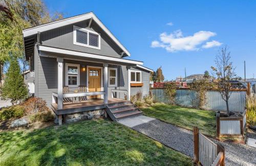Old Bend House | Bluebird Day - Lakewood Cottage
