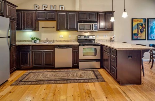 Southern Crossing House | Bluebird Day - Sierra Nook