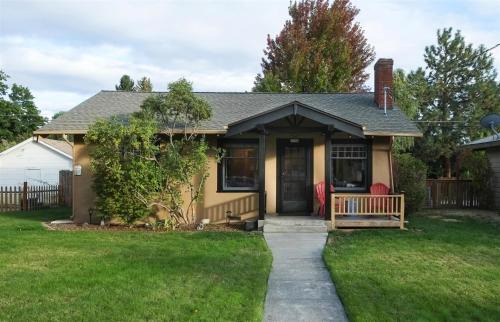 River West House | Bluebird Day - Sunny Pine Cottage
