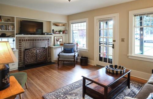 River West House | Bluebird Day - Sunny Pine Cottage