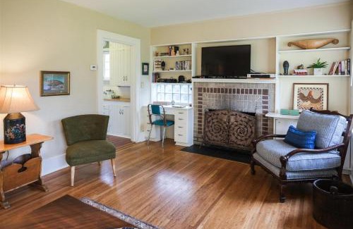 River West House | Bluebird Day - Sunny Pine Cottage