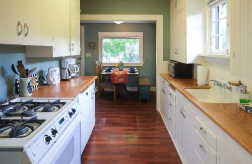 River West House | Bluebird Day - Sunny Pine Cottage
