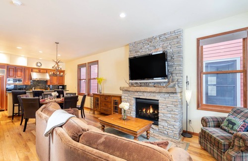 Telluride House | BLUEBIRD DAY- Welcoming Townhome Close to Downtown & Ski Slopes