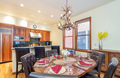 Telluride House | BLUEBIRD DAY- Welcoming Townhome Close to Downtown & Ski Slopes