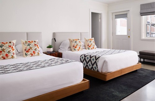 Saratoga Springs Hotel | Bluebird Spa City Motor Lodge