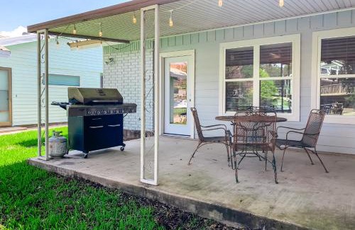 Kingsland House | Bluebonnet Cove