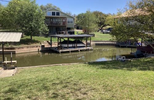Kingsland House | Bluebonnet Cove