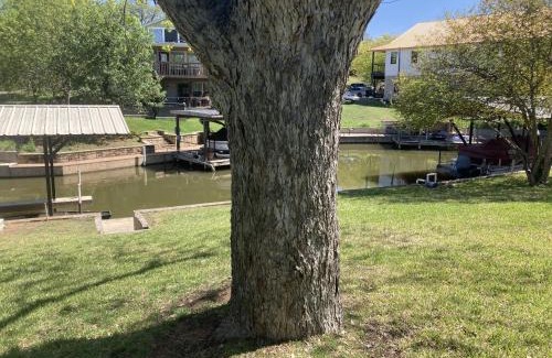 Kingsland House | Bluebonnet Cove