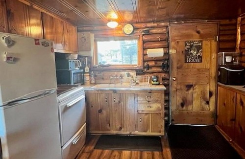 Harrison Cabin | Bluegill Lake front, Up North, cozy peaceful getaway. 2-bedroom cabin. Rustic.