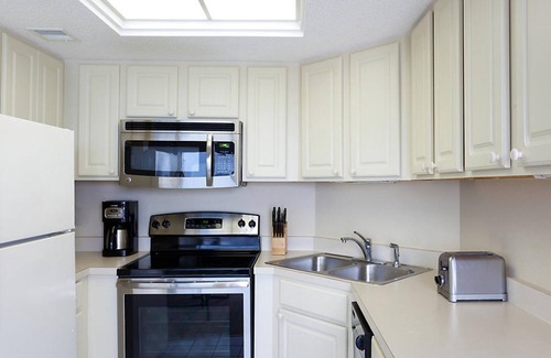 Downtown Myrtle Beach Resort | Bluegreen SeaGlass Tower, 1 Bedroom Standard Condo, Free WiFi and Parking