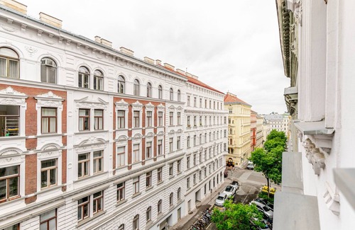 Alsergrund Apartment | Blueground | Alsergrund, nr Belvedere & Opera