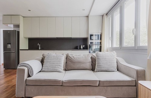 Republique–Point-du-Jour Apartment | Blueground | Auteuil, near football & tennis