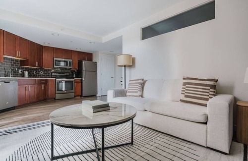 Ballston Apartment | Blueground | Ballston, pool, nr Arlington Park