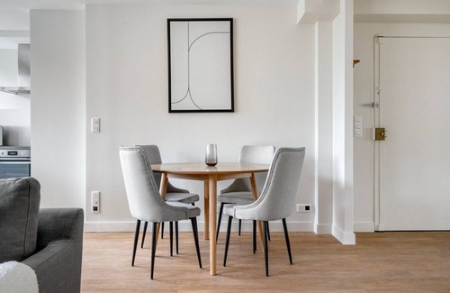 Saint-Vincent-de-Paul Apartment | Blueground | Beaugrenelle, elevator & concierge