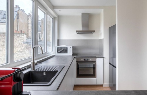 Saint-Vincent-de-Paul Apartment | Blueground | Beaugrenelle, elevator & concierge