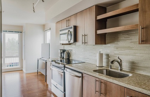 West Bellevue Apartment | Blueground | Bellevue, AC, balcony, nr park