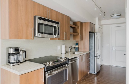 West Bellevue Apartment | Blueground | Bellevue, AC, balcony, nr park