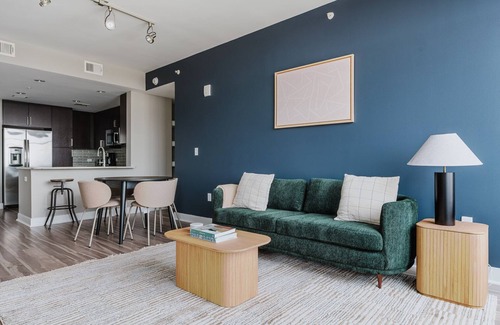 Woodmont Triangle Apartment | Blueground | Bethesda 2bd apartment