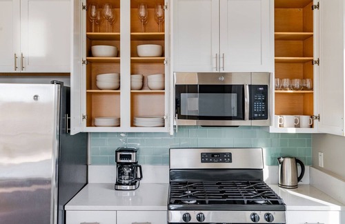 Bethesda Apartment | Blueground | Bethesda, gym & w/d, nr Bethesda Row